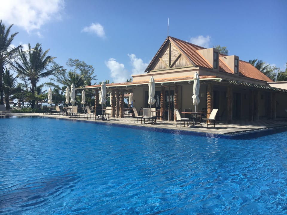 Pool Crystals Beach Resort Belle Mare, a member of Radisson Individuals