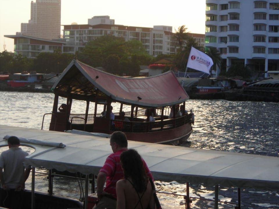 Boot shuttle Ramada Plaza by Wyndham Bangkok Menam Riverside