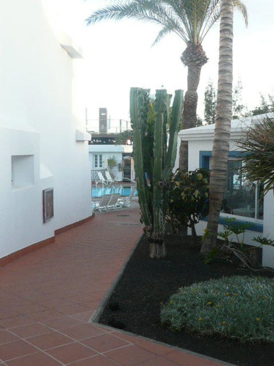 Rechts Frühstücksraum Plus Fariones Apartamentos