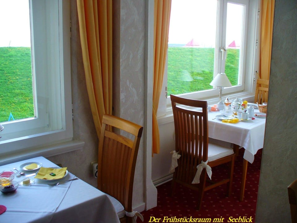 Frühstücksraum mit Seeblick Hotel Beckröge