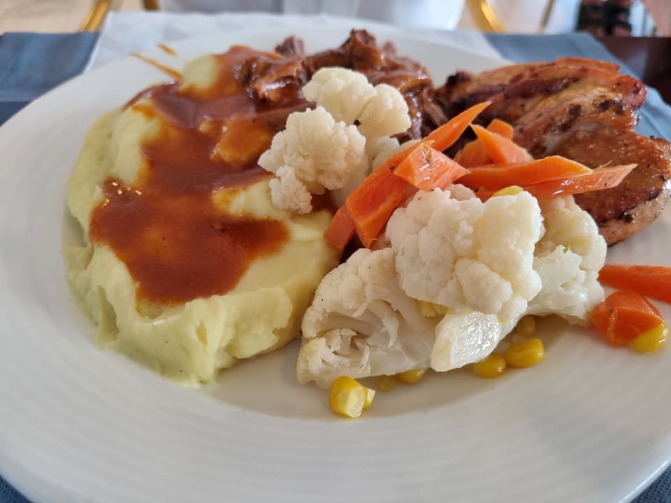 Gastro Aska Hotel Just in Beach
