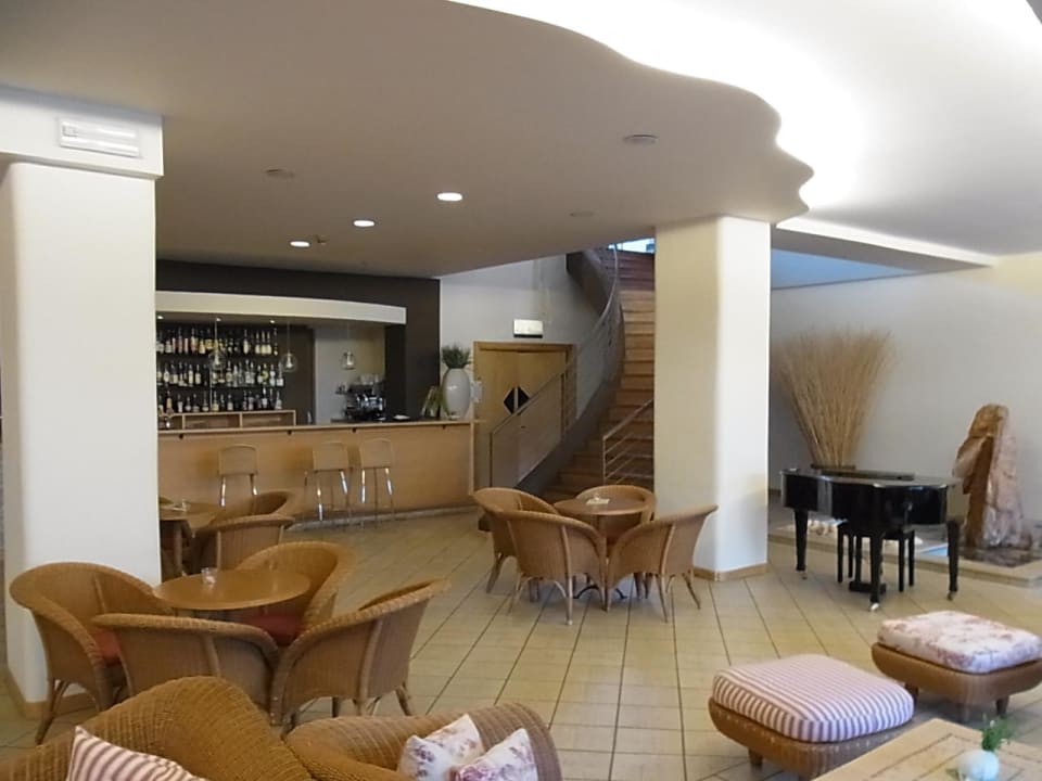 Lobby unten mit Bar Luise