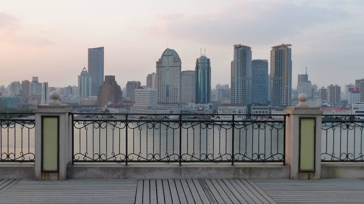 Ausblick von der Hotelterrasse Oriental Riverside Bund View Hotel Shanghai