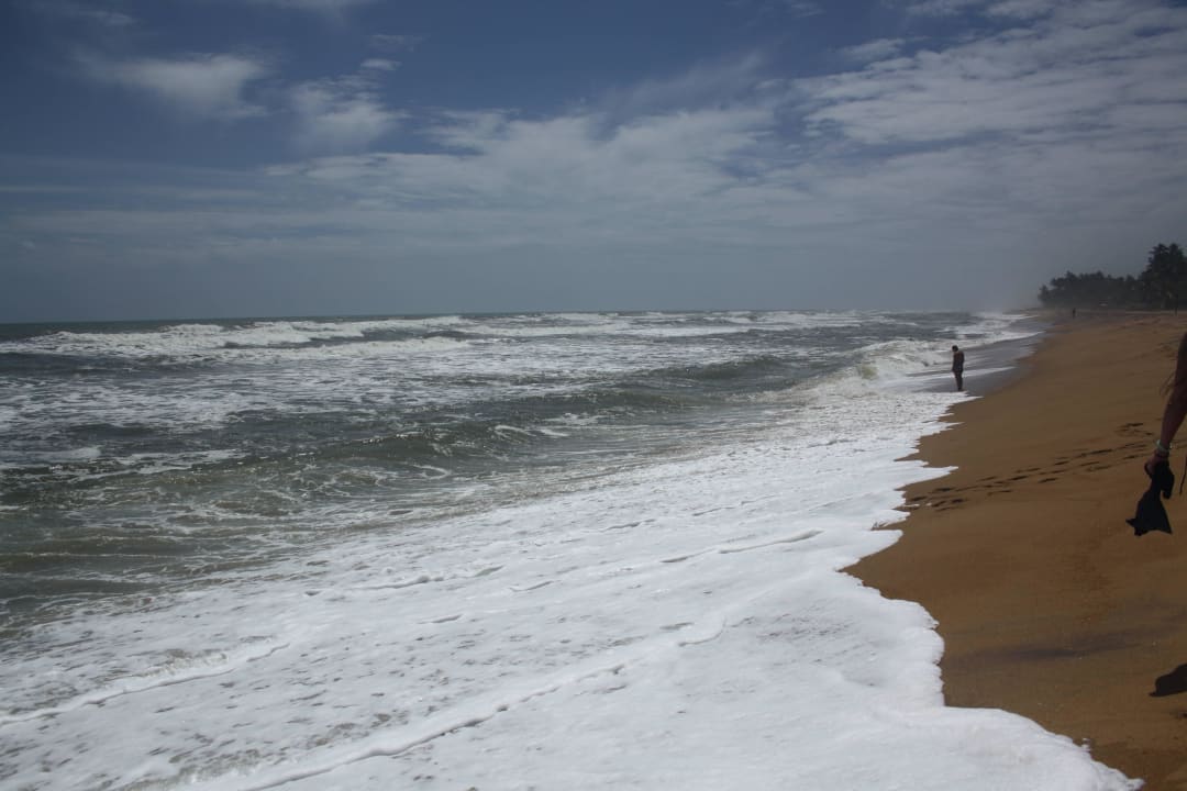Rechts vom hotel  Royal Palms Beach Hotel