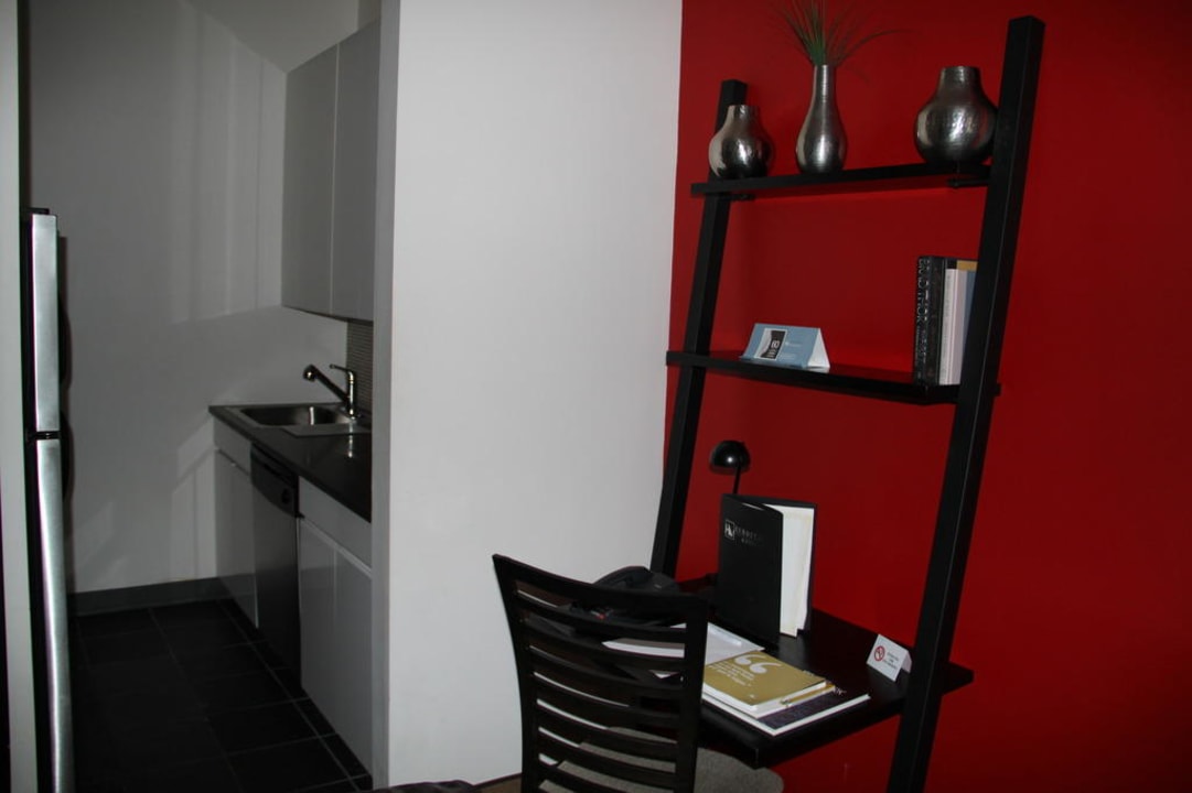 Wohnzimmer mit Blick in die Küche Hotel Eurostars Wall Street