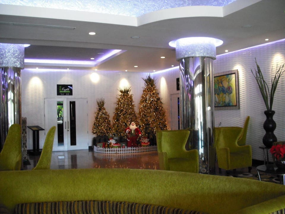 Weihnachtsdeko in der Lobby Barceló Hotel Santo Domingo