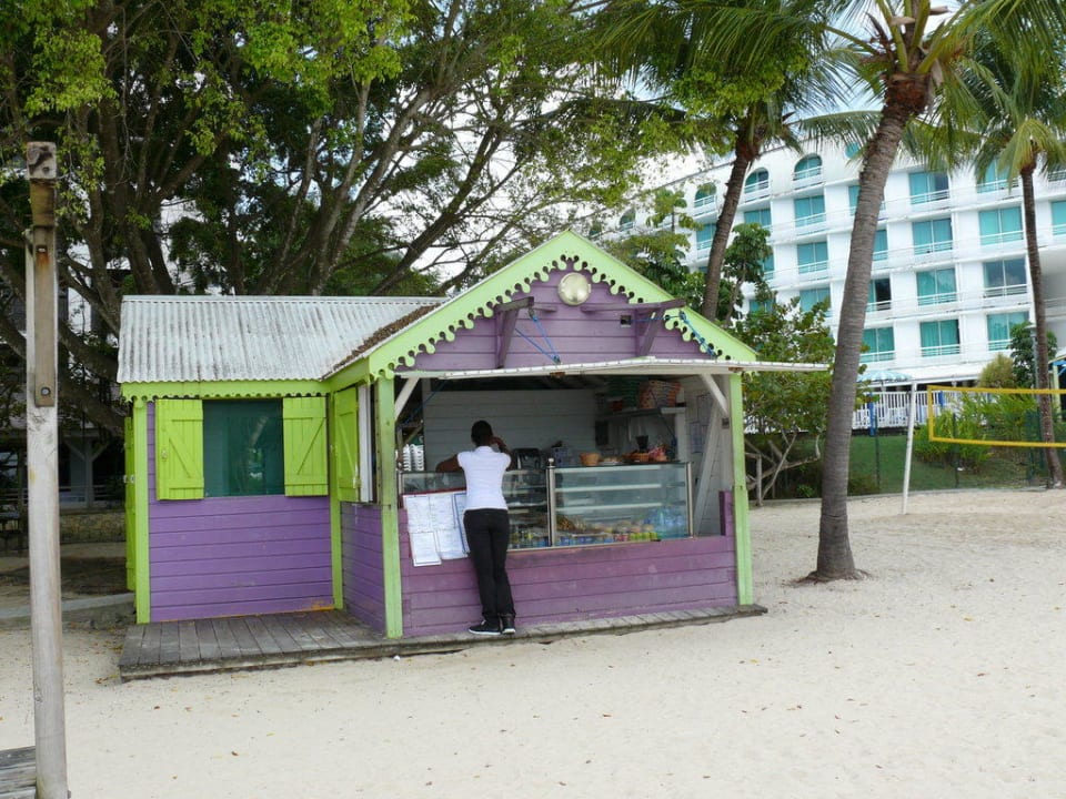 Bar na plaży La Creole Beach Hotel & Spa