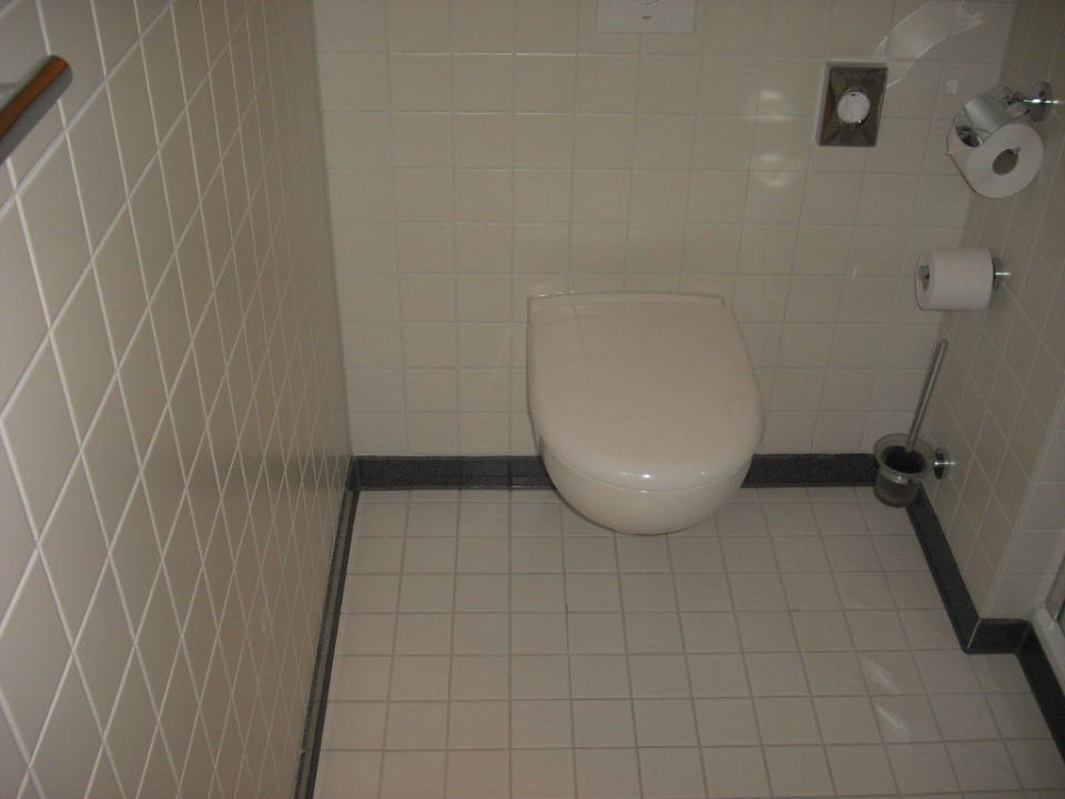 Toilette  Premier Inn Köln City Mediapark