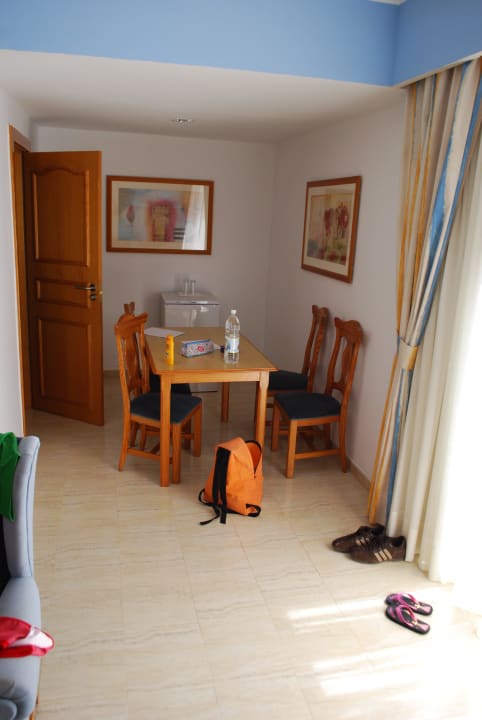 Wohnraum mit Kühlschrank Hotel Riu Paraiso Lanzarote