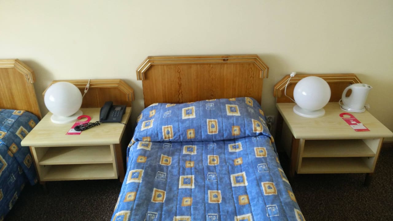 Łożko Sangate Hotel Airport