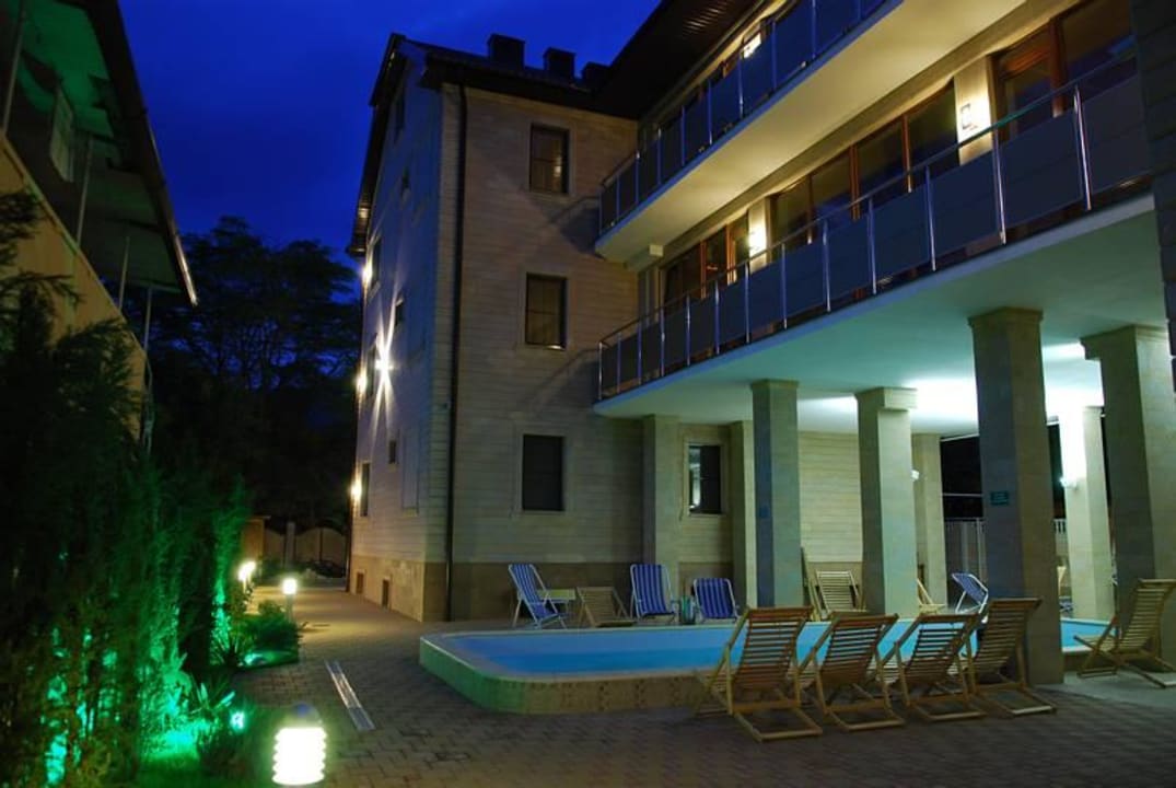 Вид ночью Casa Cypress / Гостевой дом Кипарис