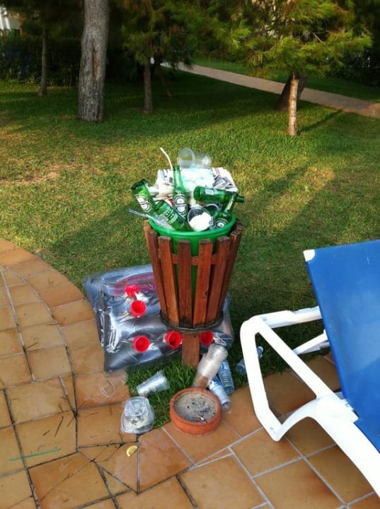 Abfallbehälter Pool Zafiro Mallorca