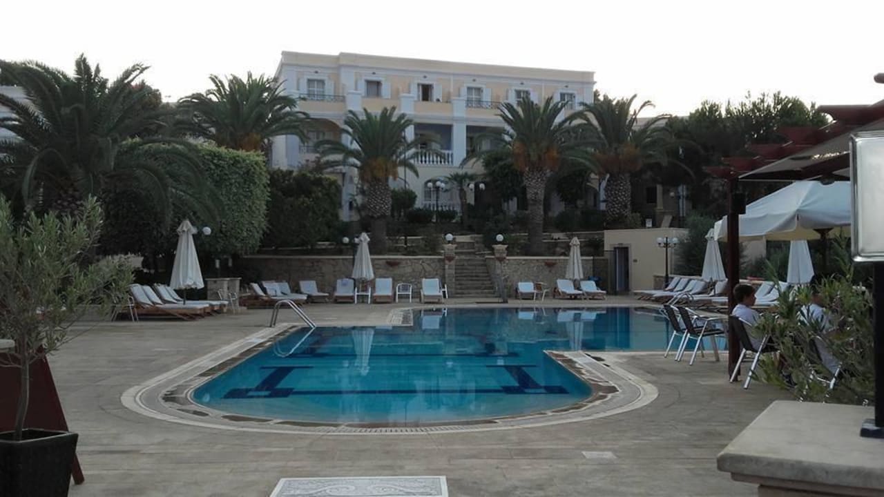 Gepflegte Poolanlage Hotel Crithoni's Paradise