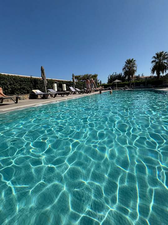 Pool Petousis Hotel & Suites