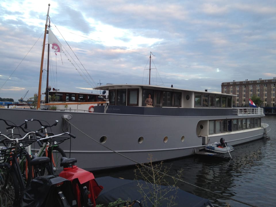 Das ganze Boot.  Somoya's Saloon