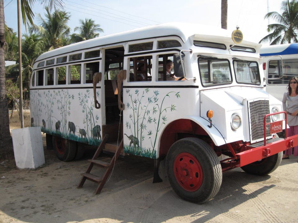 Hotelbus Hotel Sandoway Resort