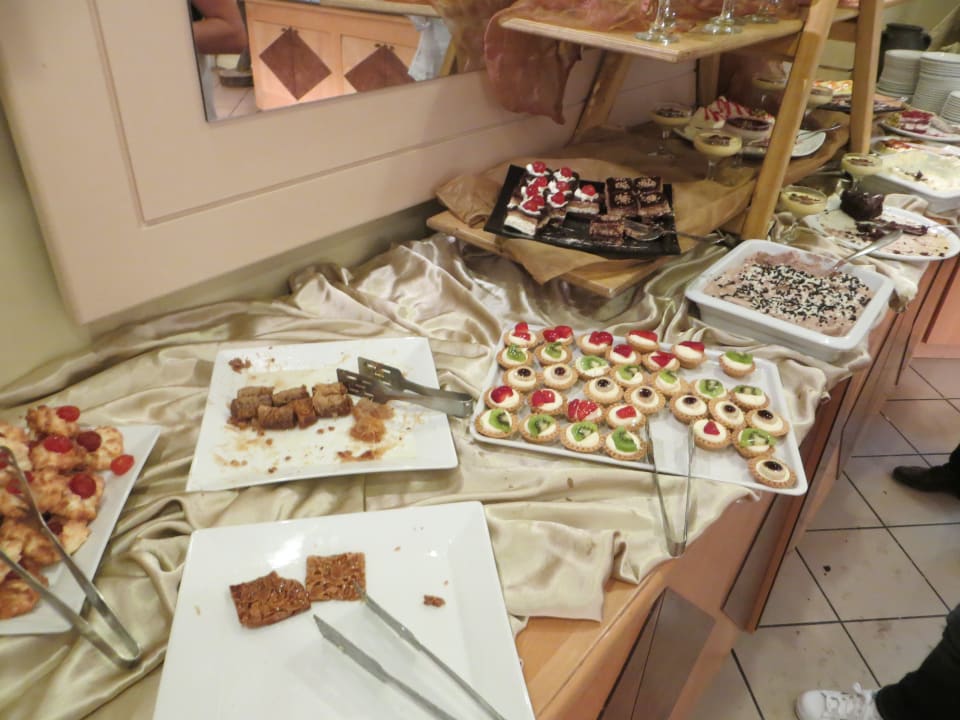 Teil des Abendbuffets Anissa Beach & Village