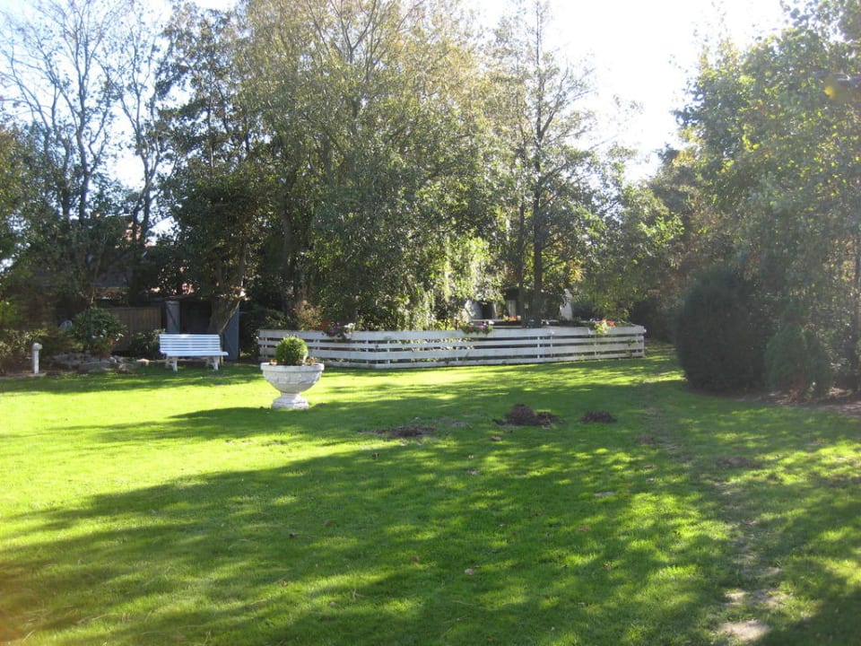 Gartenanlage zwischen den Häusern Hotel Appartment Anlage Büsum Stinteck