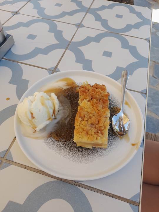 Gastro Crystal Springs Beach Hotel