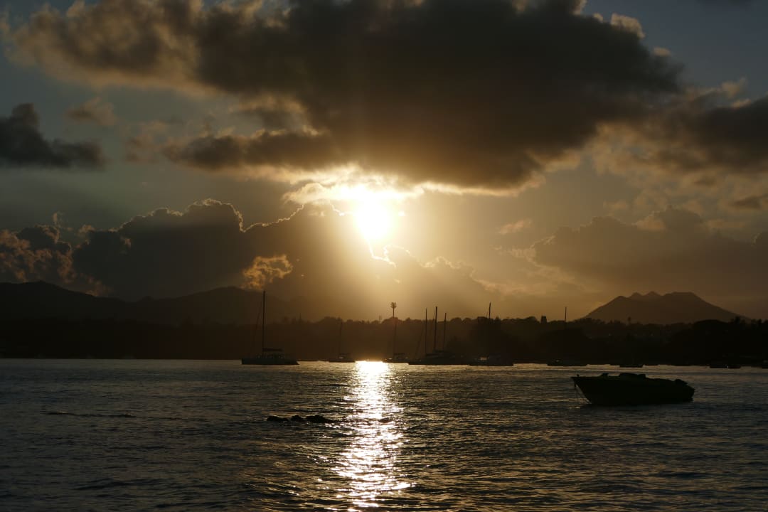Sonnenuntergang vom Hotelpier Tropical Attitude - Adults only