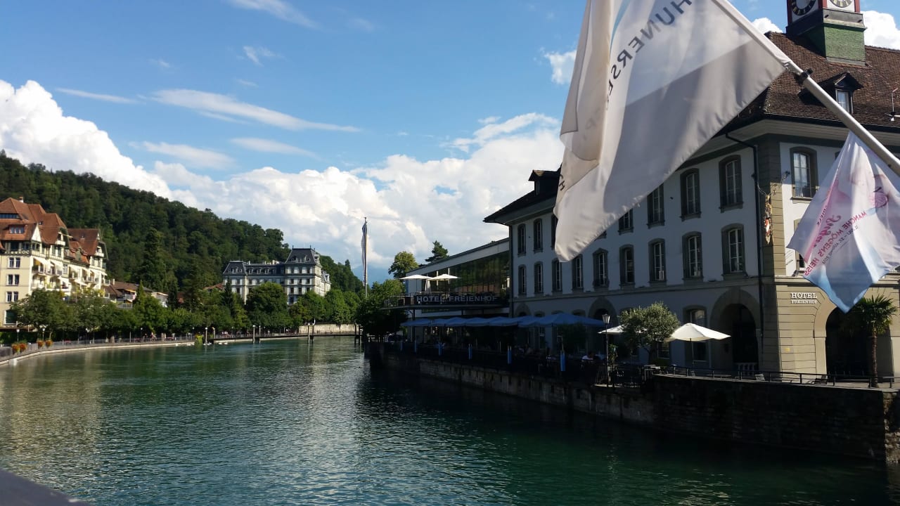 Hotel mit Terrasse davor Hotel Aare Thun