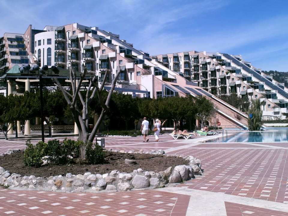 Vom Pool aus auf das Hotel Limak Limra Hotel & Resort