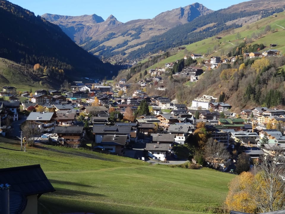 Blick ins Tal Familienresort Ellmauhof – das echte All Inclusive