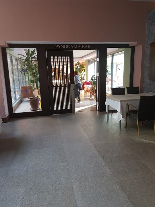 Gang zur Panorama Bar Limak Lara Deluxe Hotel & Resort