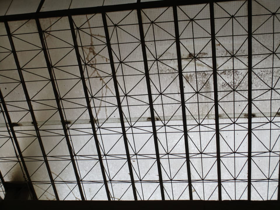 Dreckiges und undichtes Dach Paradisus by Meliá Salinas Lanzarote