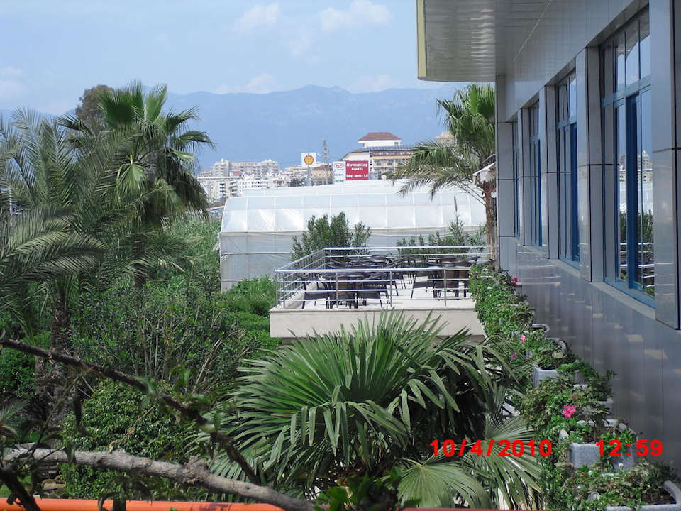 Blick auf die Aussenterrasse Kırbıyık Resort Hotel - Alanya
