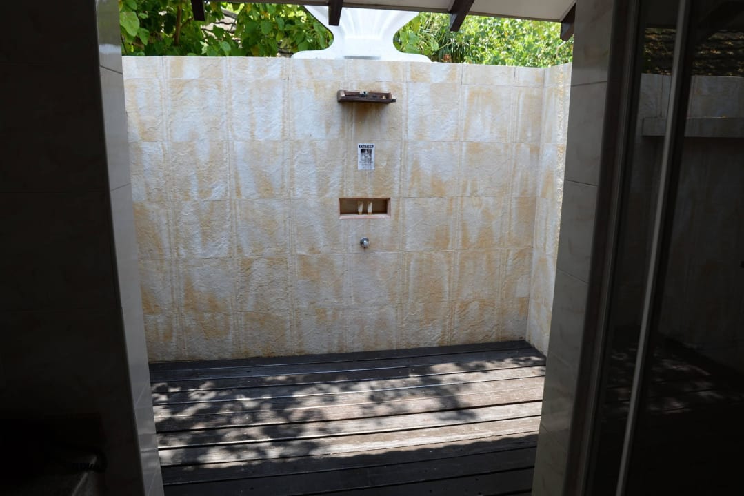 Aussendusche Adaaran Select Meedhupparu Island Resort - Premium All Inclusive