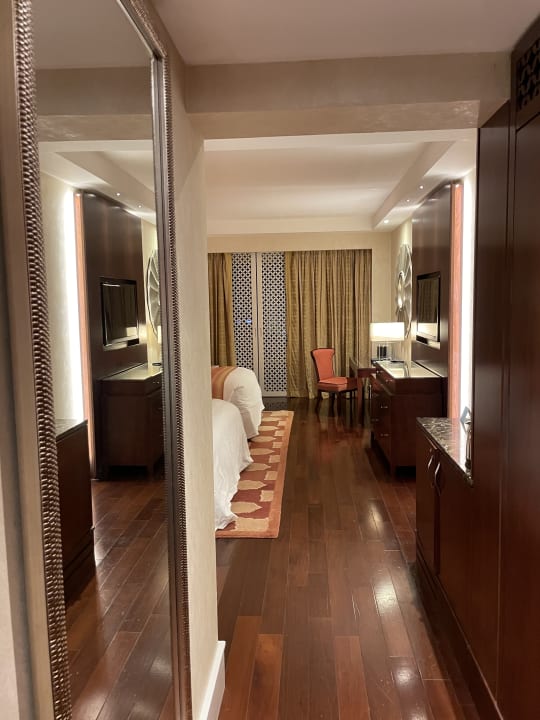 Zimmer The Ritz Carlton Bangalore