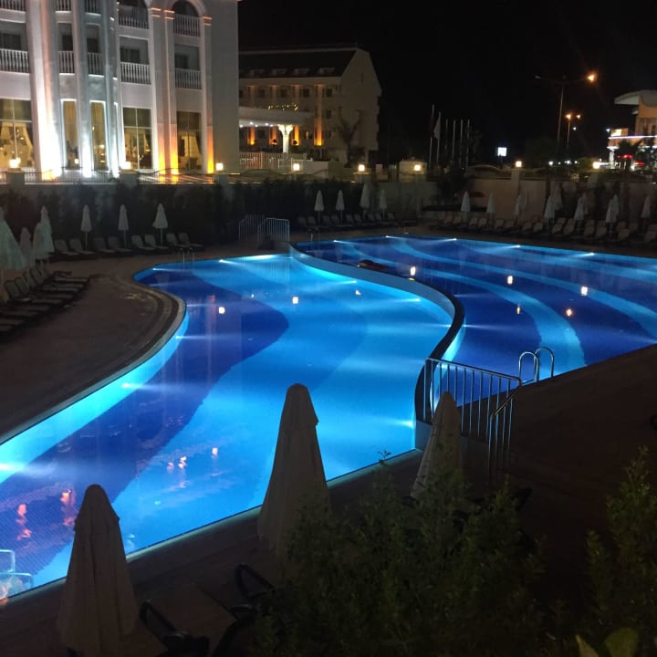 Poolanlage ohne Annimation Well Palace Side