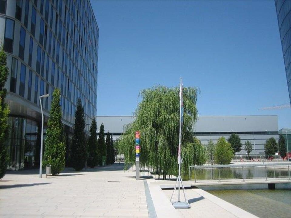 Viele Grünflächen rund um das Hotel Courtyard by Marriott Vienna Prater/Messe