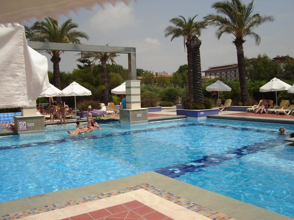 Pool direkt beim Hotel 1.40m tief TUI BLUE Xanthe