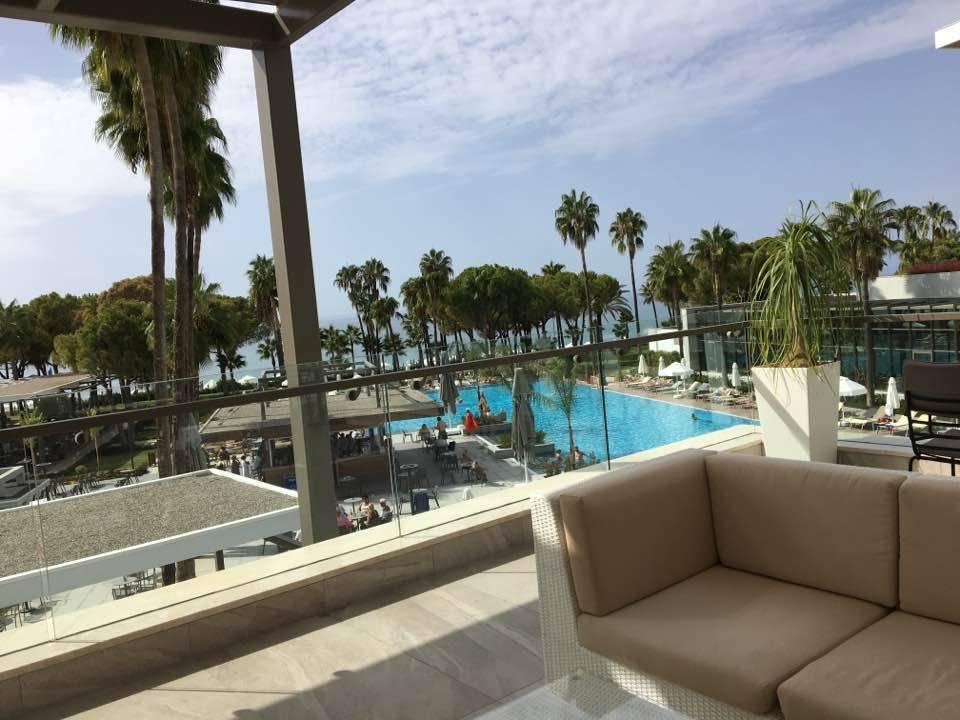 Terrassenbar Acanthus Cennet Barut Collection