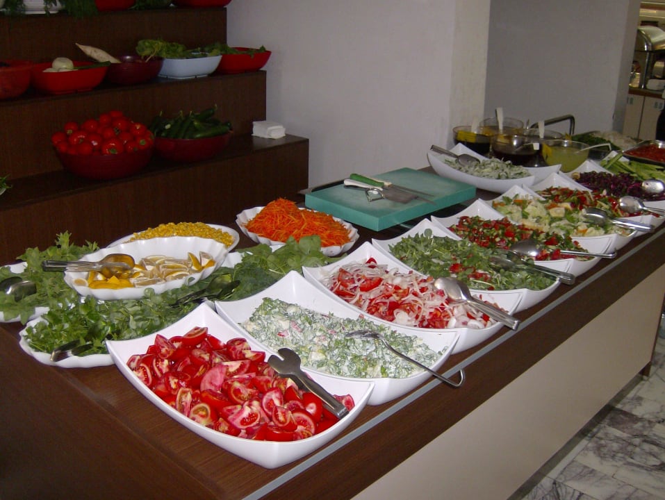 Große Salatauswahl, immer ganz frisch. Club Sidelya Hotel