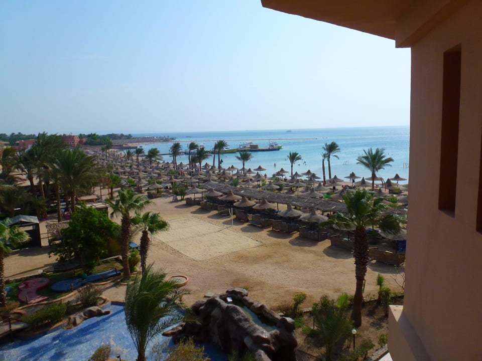 Blick vom Balkon auf den Strand Giftun Azur Resort