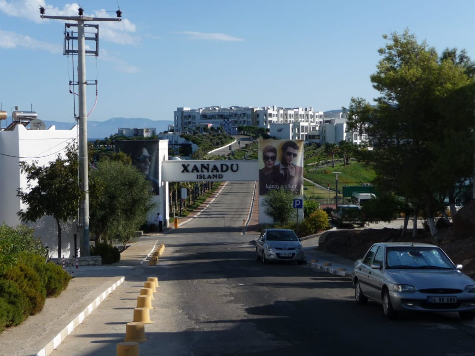 Einfahrt Xanadu Island Hotel