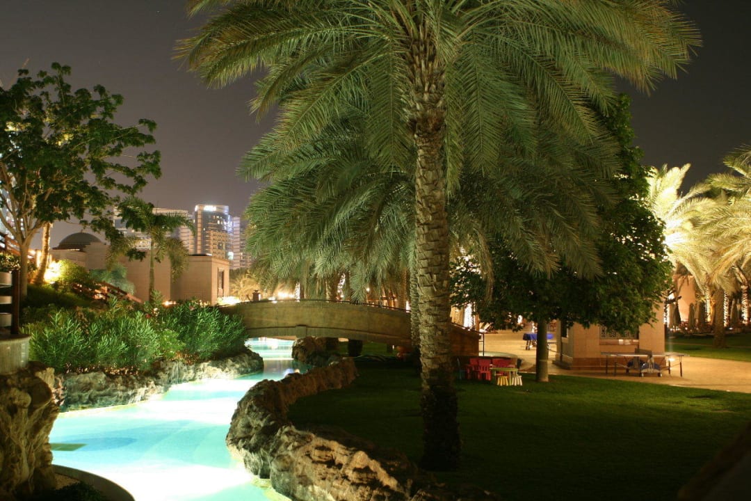Westpool in der Nacht Emirates Palace Mandarin Oriental