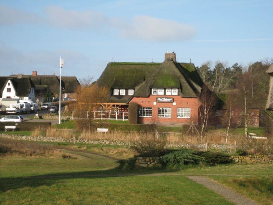 Hotel von der Wattseite aus Inselhotel Kapitän Tadsen