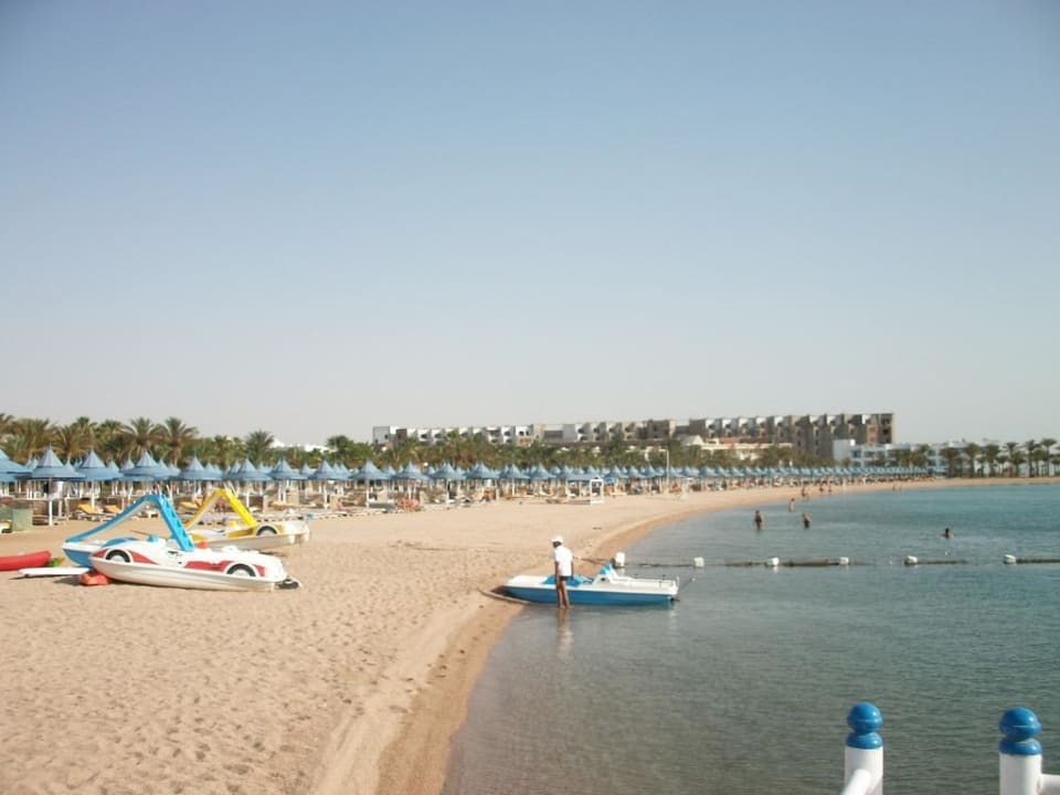 Ein Blick auf den sehr schönen Sandstrand The Grand Hotel Hurghada
