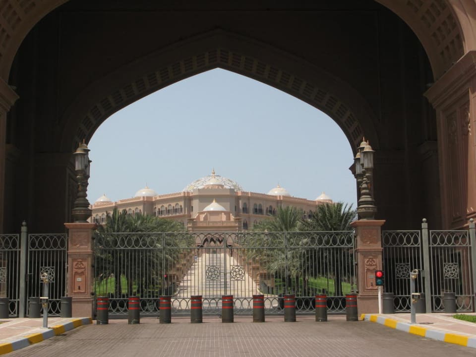 Der Eingang für den Scheich Emirates Palace Mandarin Oriental