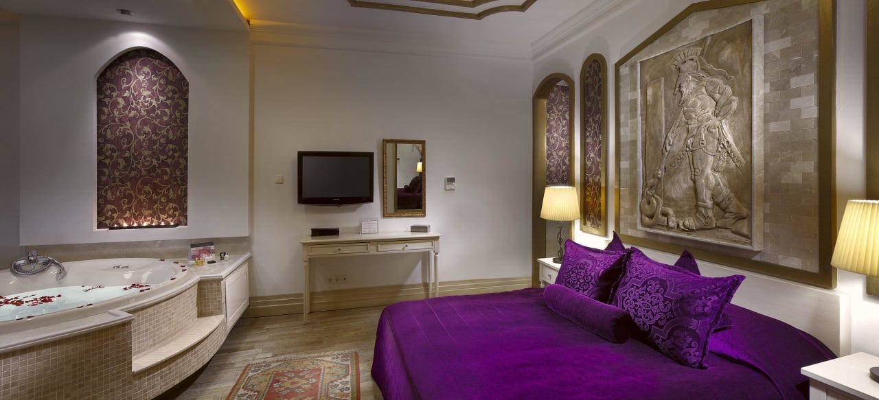 Ceaser king Suite Bedroom Sianji Well-Being Resort