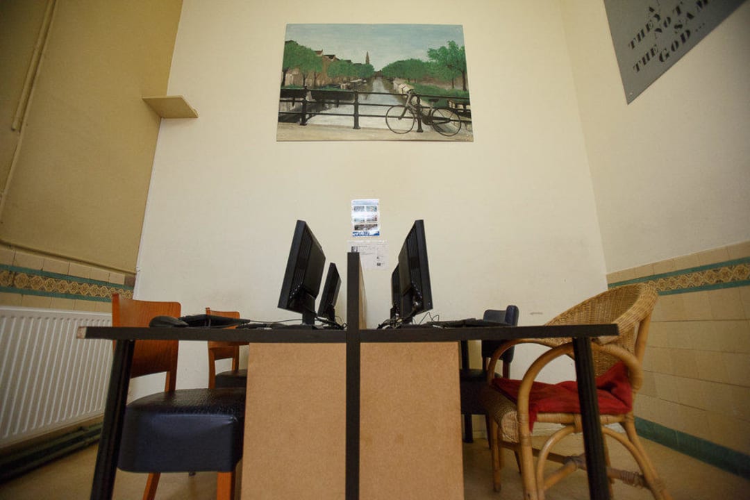 Internet Shelter City Hostel