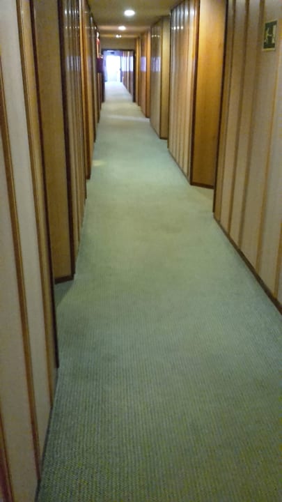 Gang zu den Zimmern Hotel Vibra Beverly Playa