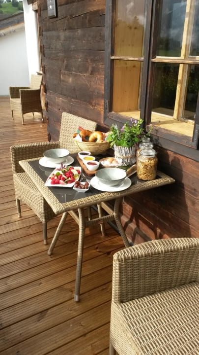 Frühstuck auf der Terrasse Panorama Chalet Heimatliebe