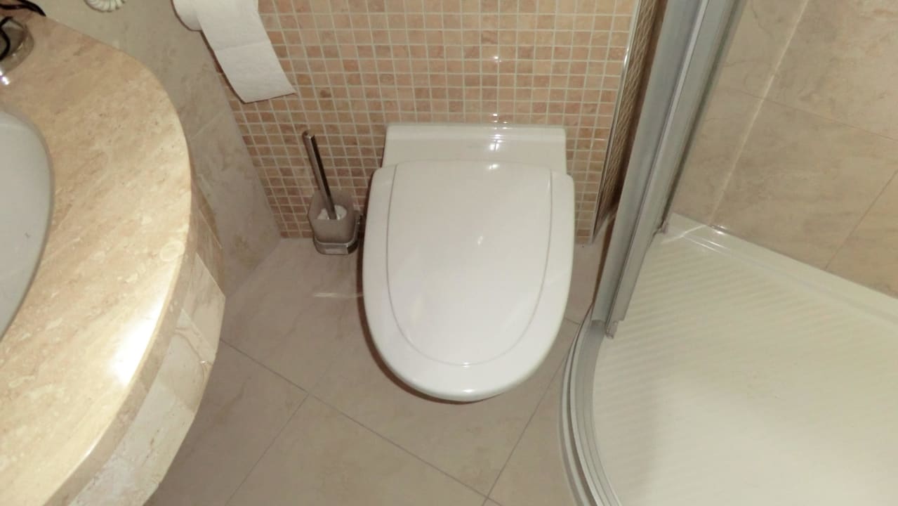 Zimmer 212 - Waschbecken-Toilette-Dusche Hotel & Medi-Spa Biały Kamień