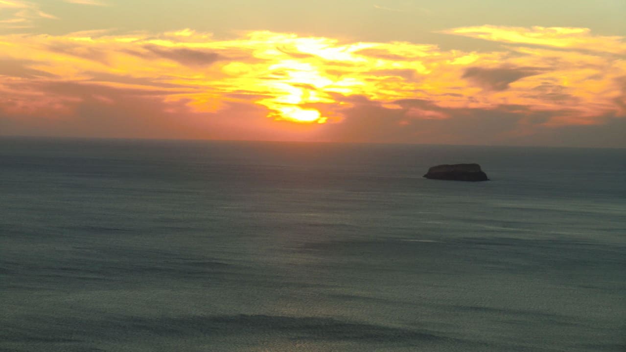 Sonnenuntergang mit Wolken Lilium Santorini Hotel