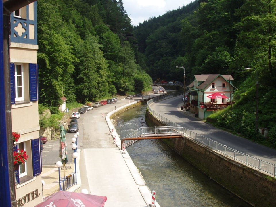 Kamenice, Flussaufwärts Hotel Praha